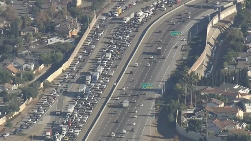 Northbound Highway 101 lanes in San Jose blocked by overturned vehicle — CBS Bay Area (KPIX), San Francisco Community news
