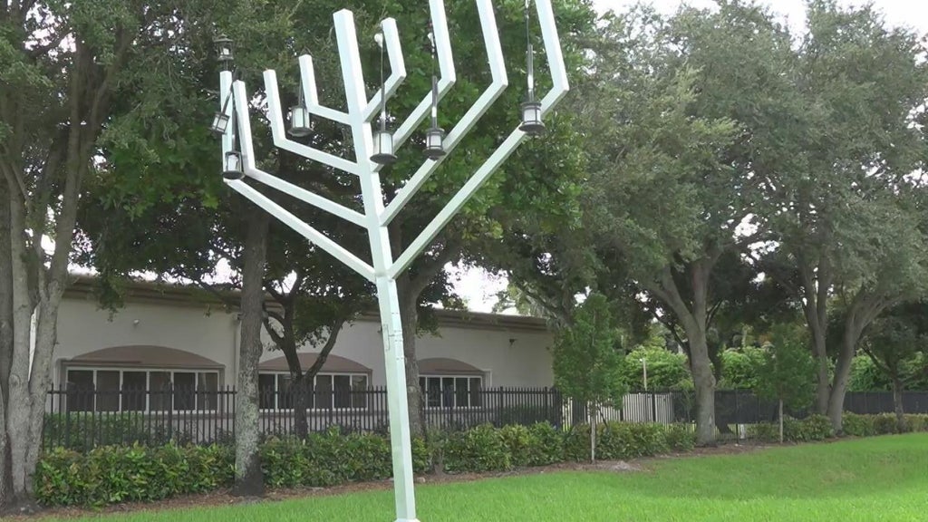 California man accused of ramming a shopping cart into menorah outside Broward synagogue, police say — CBS Miami, San Francisco Health news