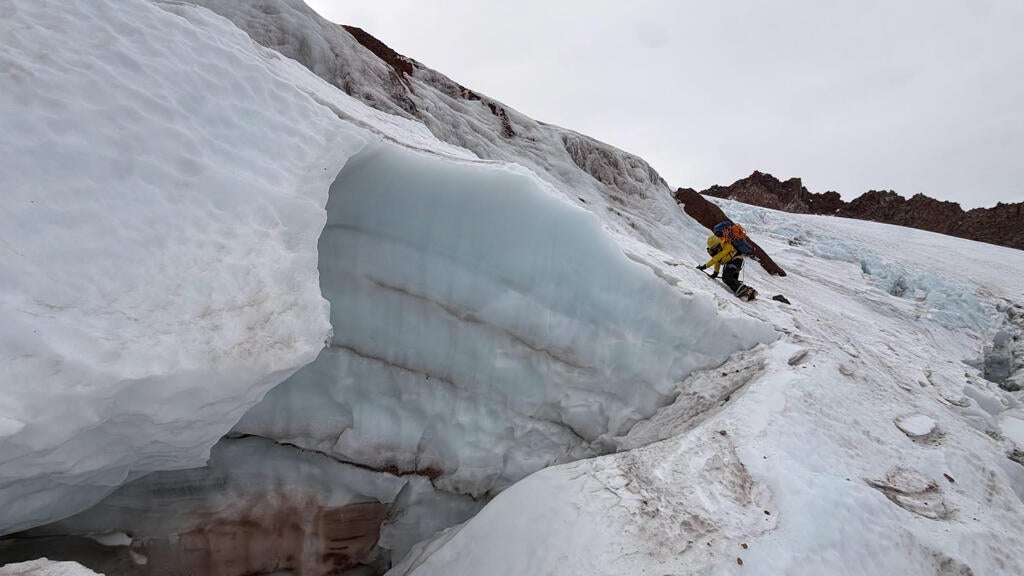 Florida man injured climbing California's Mount Shasta rescued after 2 nights in freezing temps — CBS Bay Area (KPIX), San Francisco Technology news