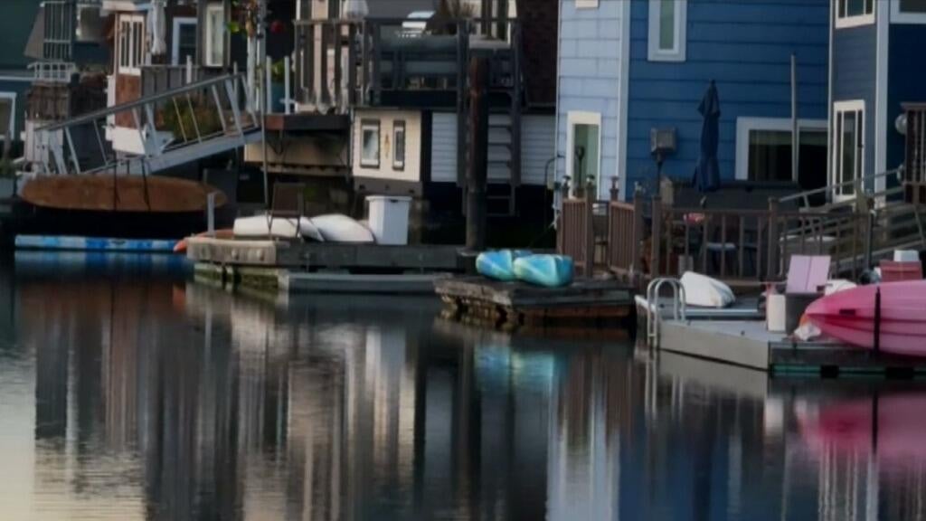 Record high tides putting Sausalito house boat community in precarious position — San Francisco Technology news