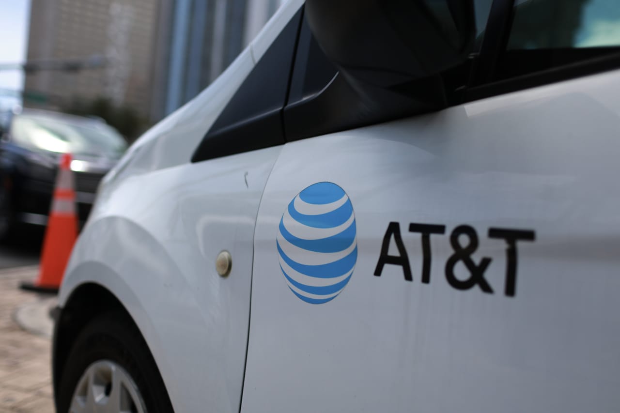 The SpaceX threat could loom over AT&T’s stock for a prolonged stretch, analyst cautions — MarketWatch